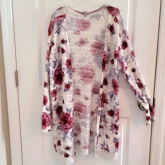 Charlotte Russe Sweaters - Charlotte Russe Floral Duster - Large
